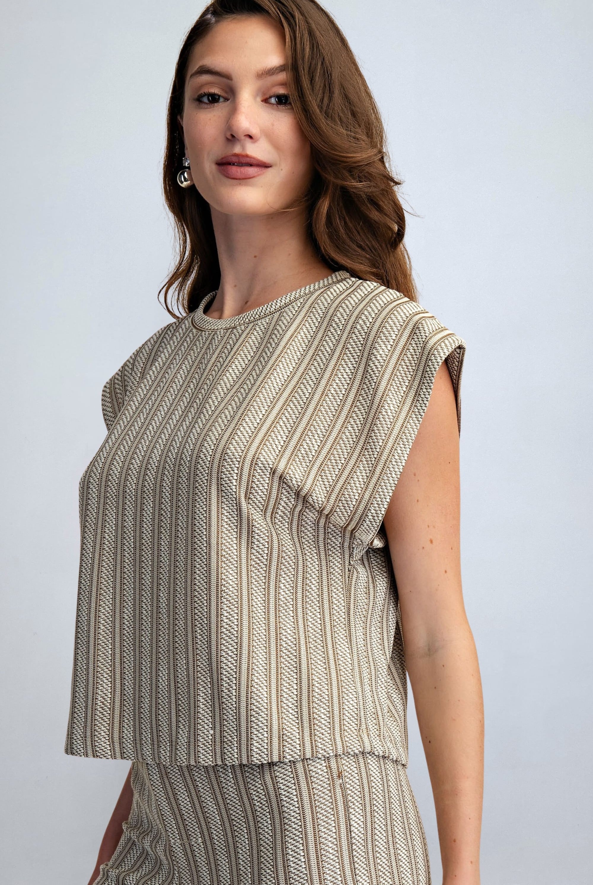 eBoutike Top Crew Neckline Cuffed Short Sleeve