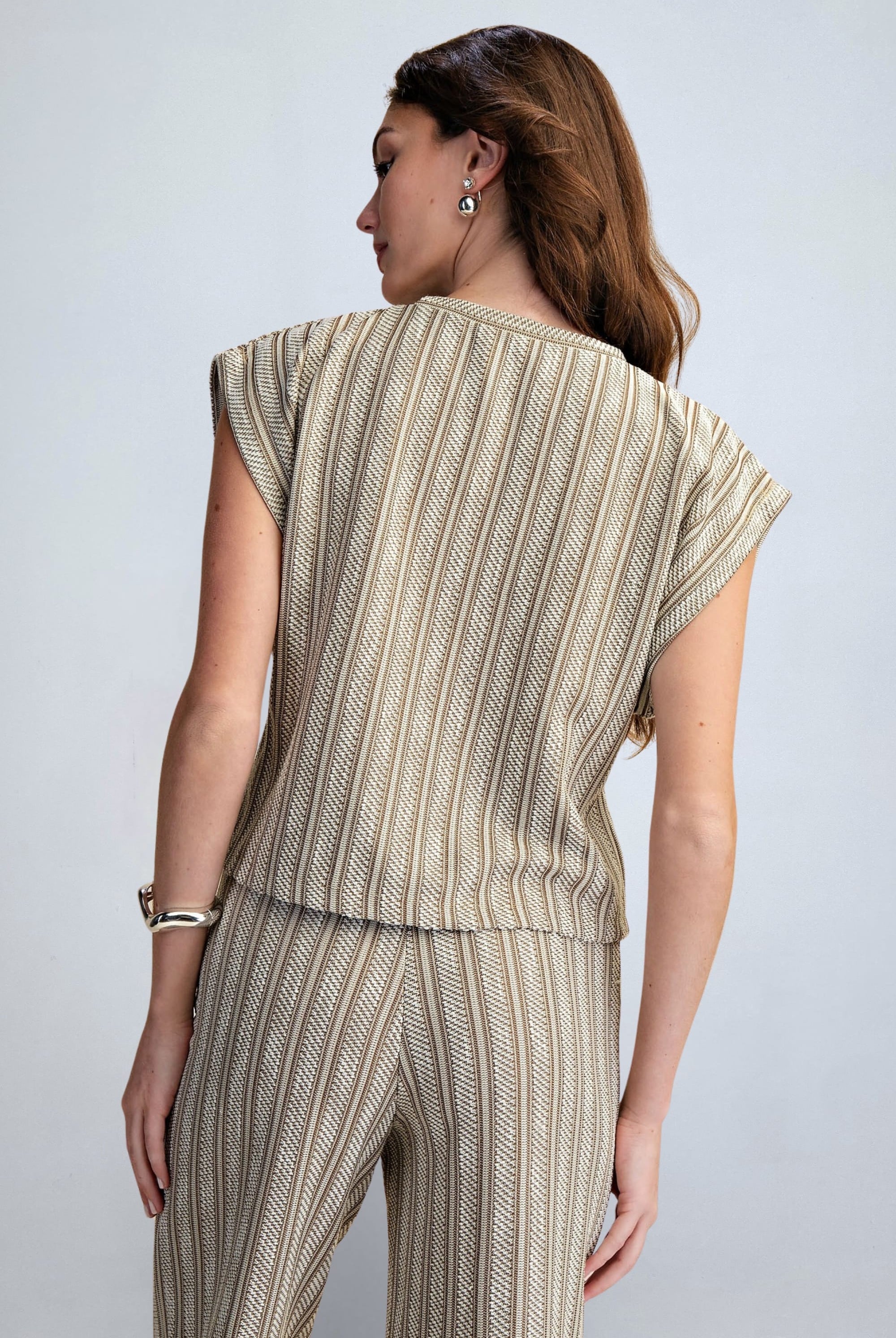 eBoutike Top Crew Neckline Cuffed Short Sleeve