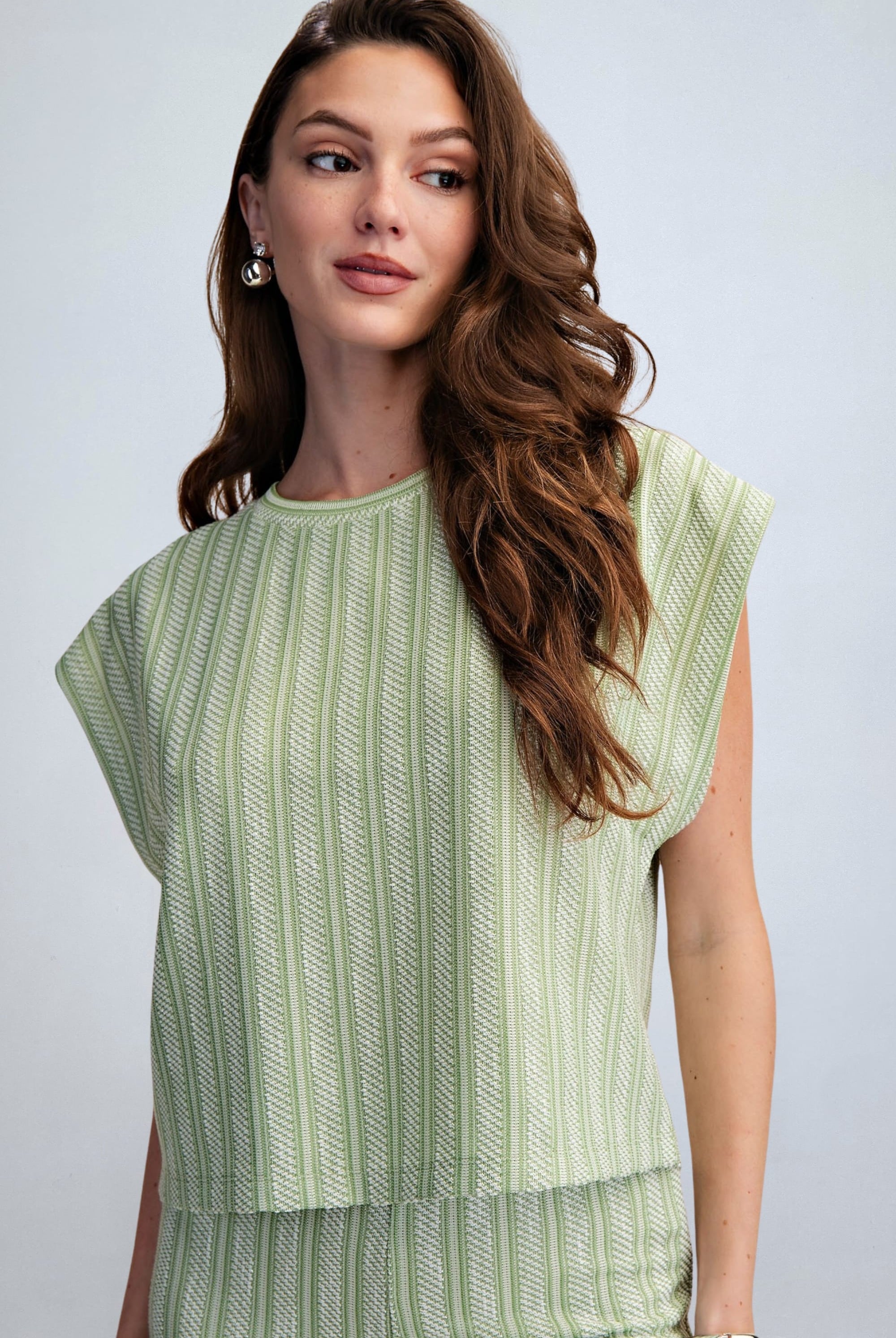 eBoutike Top Crew Neckline Cuffed Short Sleeve