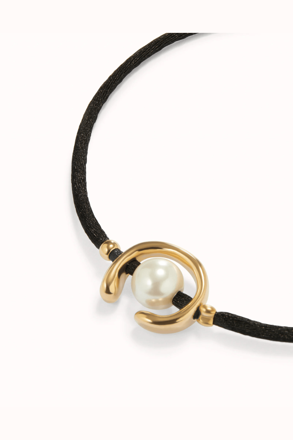 UNOde50 Bracelet 18K gold-plated black thread bracelet with shell pearl accessory