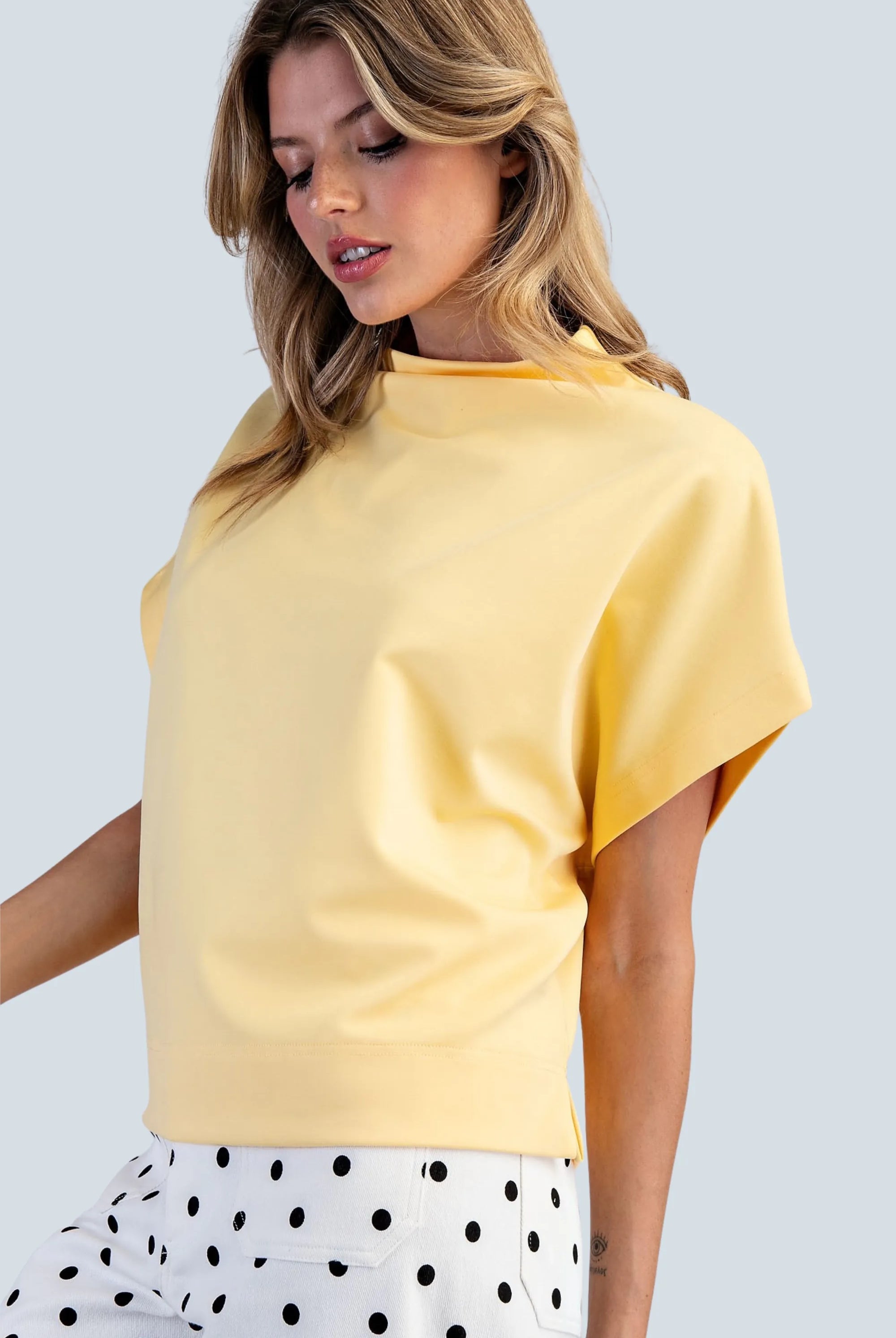 eBoutike Top Solid Mock Neck Short Sleeve Top