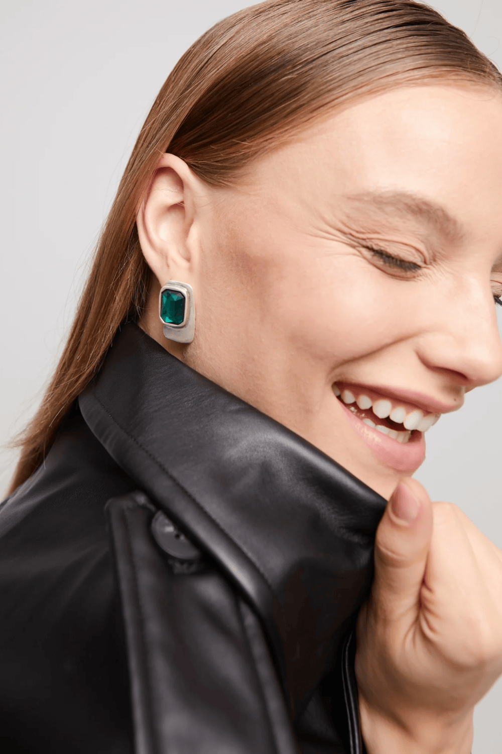 UNOde50 Earring Sterling silver-plated rectangular-shaped earrings with green crystal