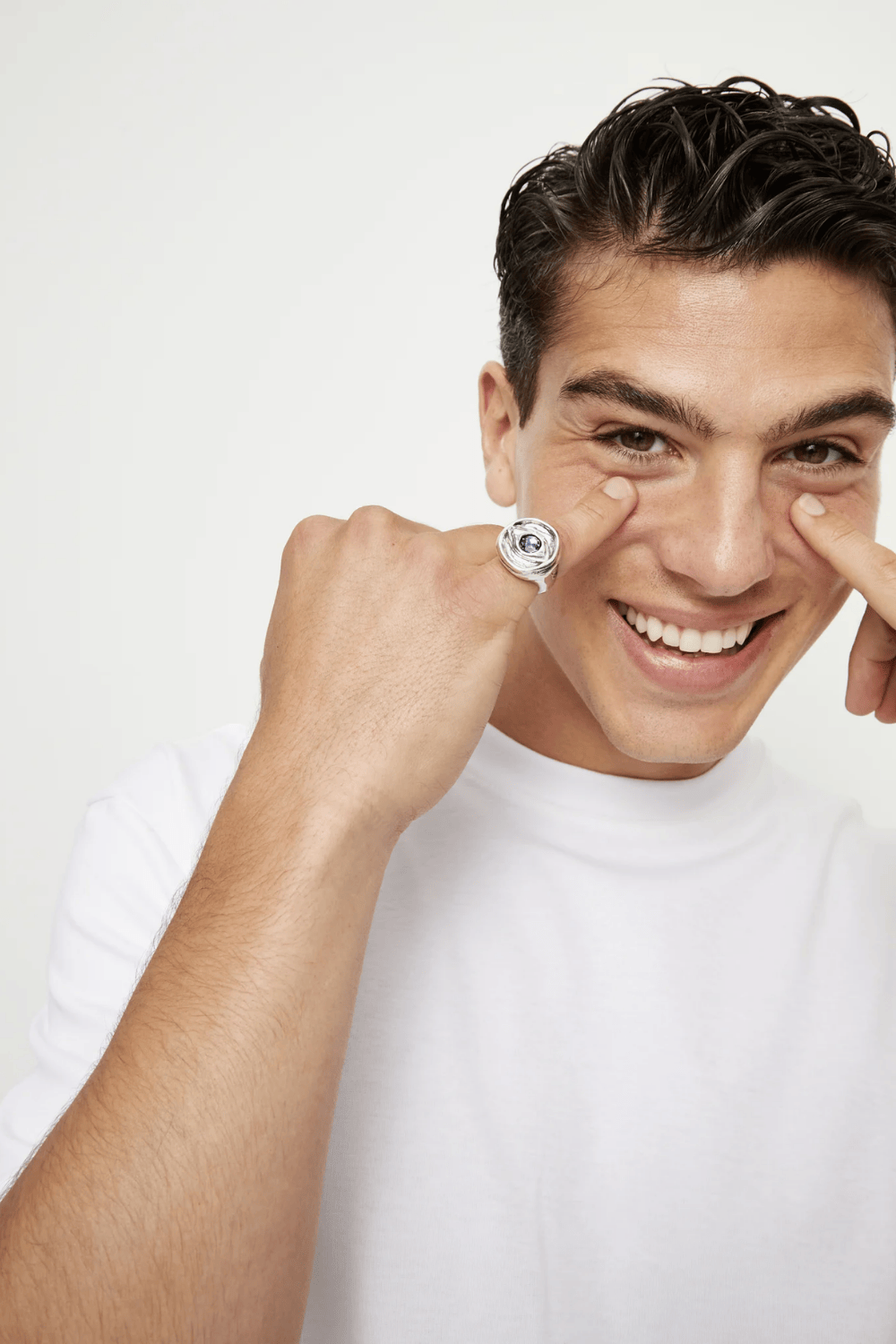 UNOde50 Ring Eye-shaped ring with faceted blue crystal