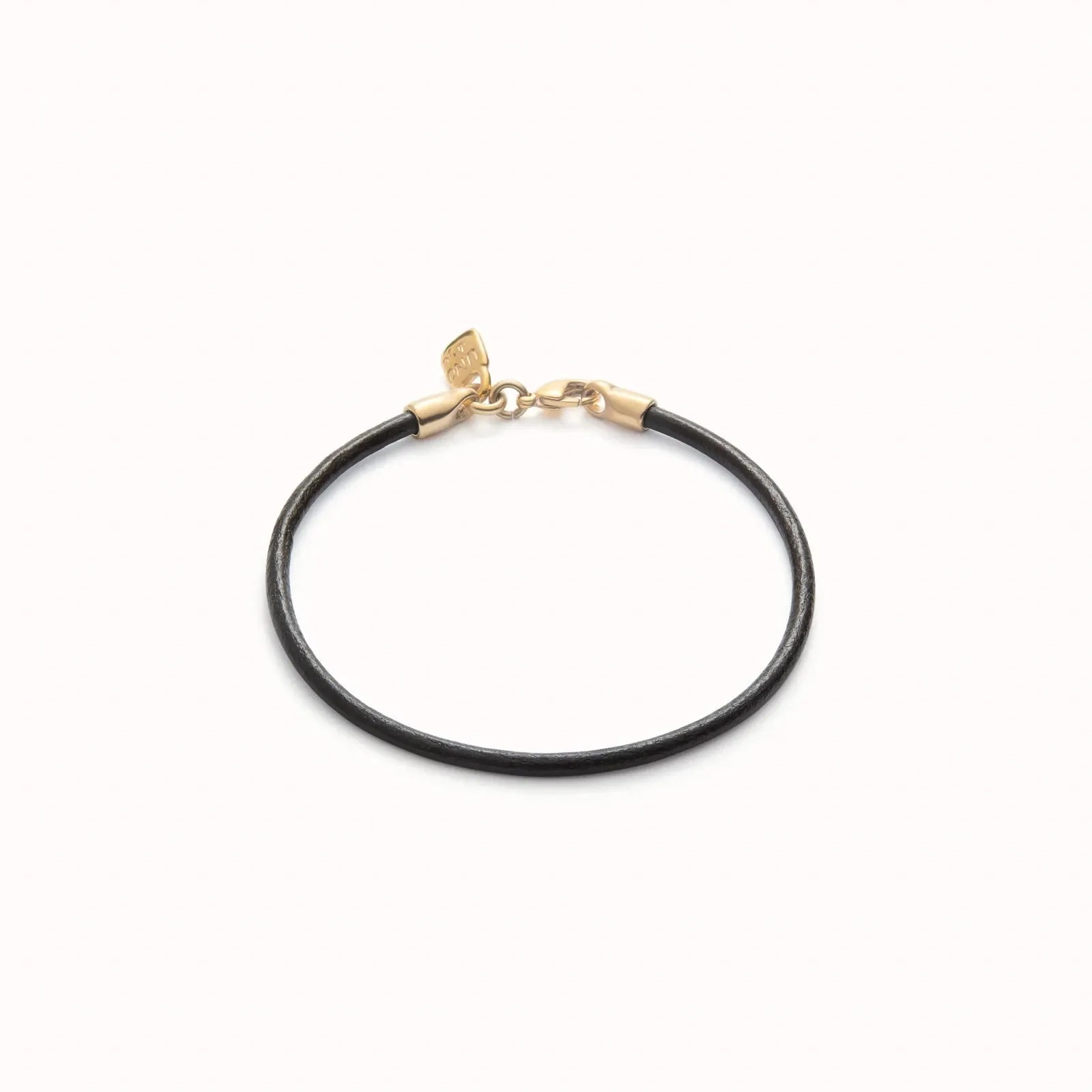 UNOde50 Bracelet Leather bracelet with 18K gold-plated clasp.